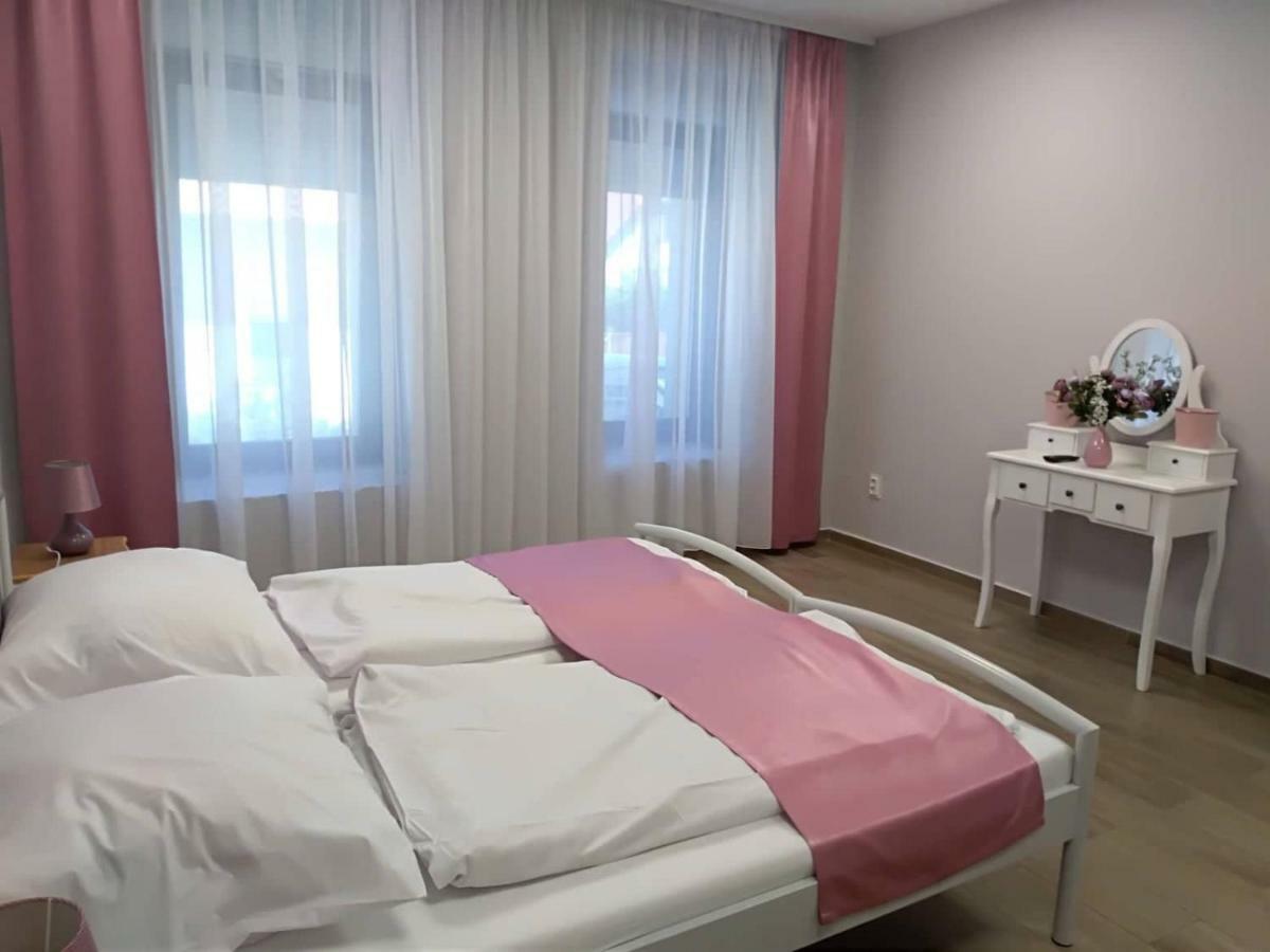 Alma Vendeghaz Hotel Veszprém Eksteriør billede