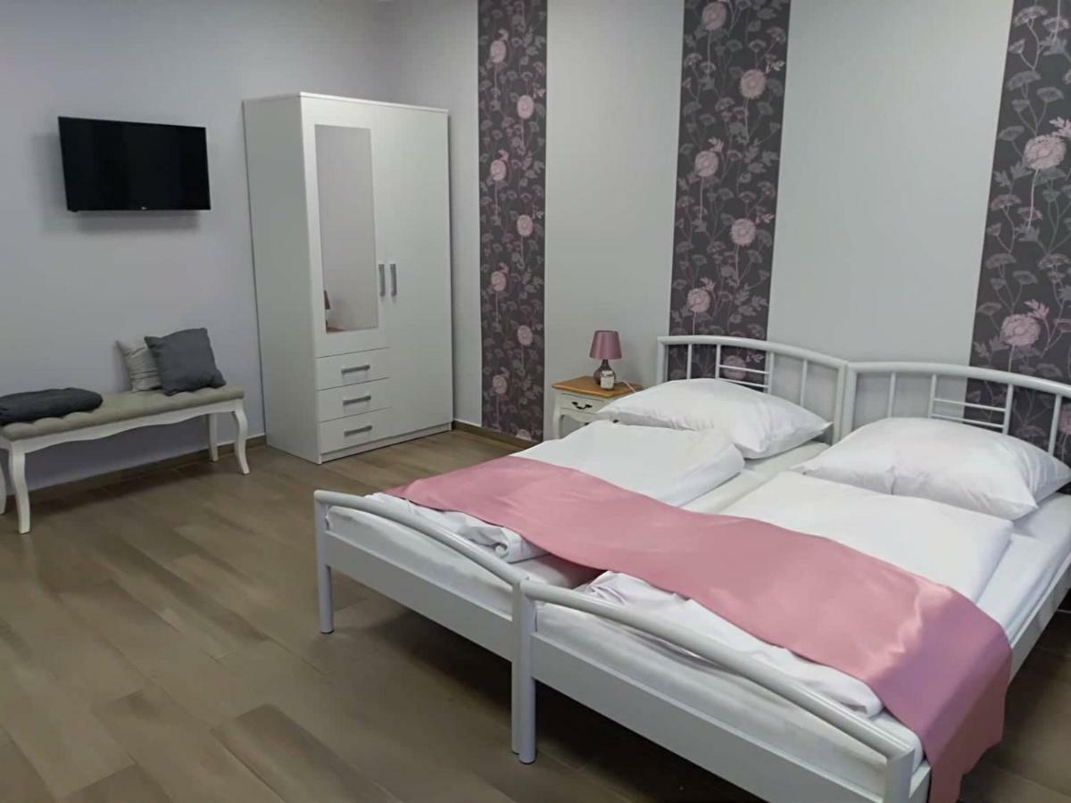 Alma Vendeghaz Hotel Veszprém Eksteriør billede