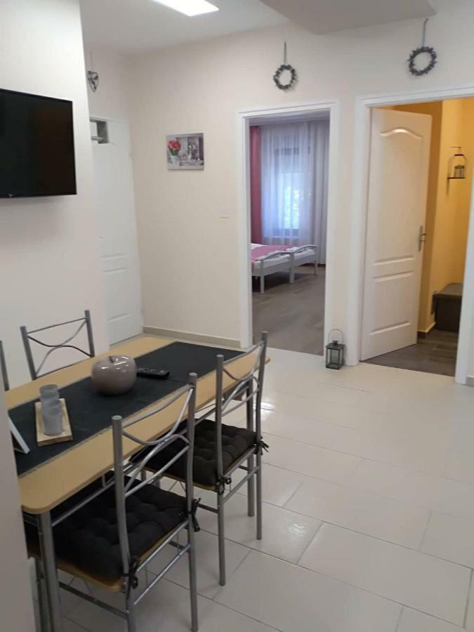 Alma Vendeghaz Hotel Veszprém Eksteriør billede
